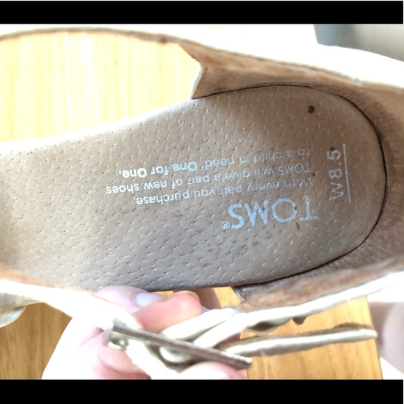 Tom’s White Lace Wedding Open Toe Wedge Sandals - Picture 6 of 7